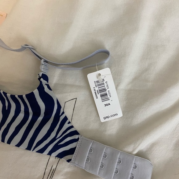 36a gap body bra - never worn - Picture 2 of 3